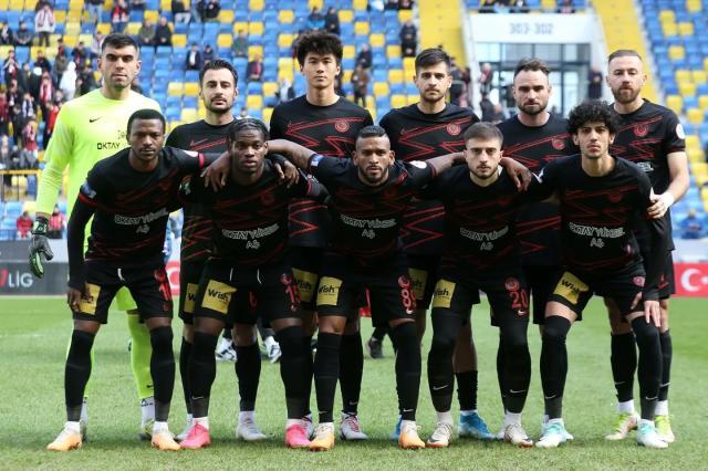 1705068572850043373.jpg kaiyun-吴少聪所在球队承认欠薪 主帅:球员工资急需支付