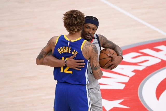 开云体育-尼克斯紧盯比尔利拉德动态 乌布雷被视为重要拼图