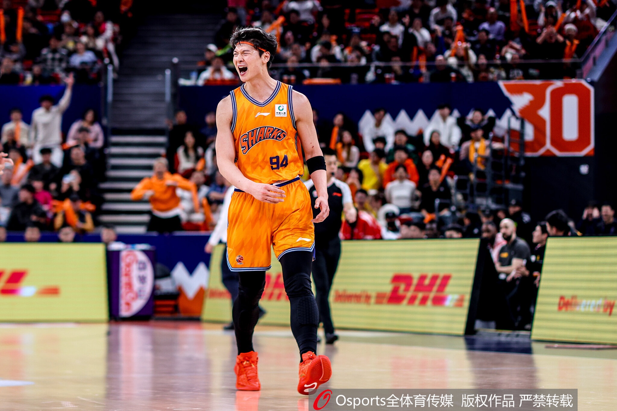 开云官网-直接对位!周琦半场7分5板1助1帽VS王哲林10分10板2助&6前场板